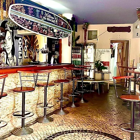 Hostal The Island *